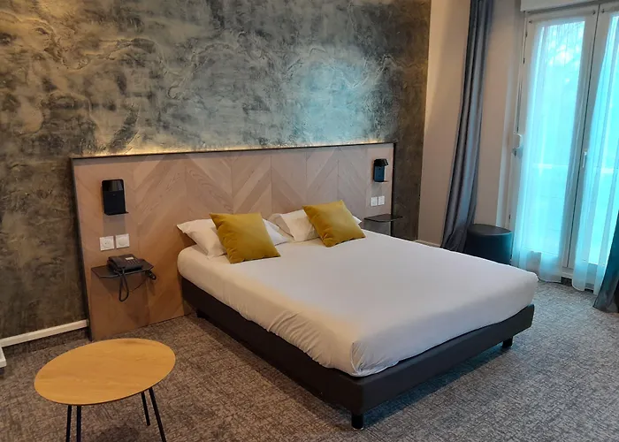 Brit Hotel Privilège Le Royal - Centre Gare